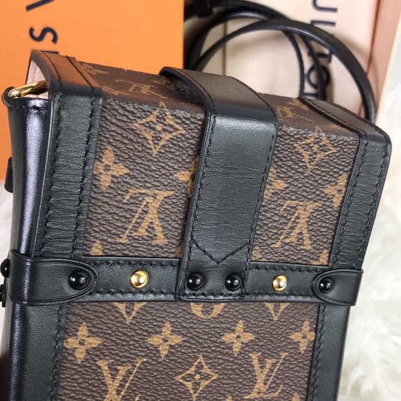 RARE ๐ TRUNKS POCHETTE ๐ CROSSBODY LOUIS VUITTON - Picture 15 of 16